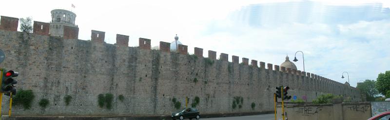 DSCN1728 combined.JPG - The wall surrounded the old city and the main entrance was here by the Cathedral